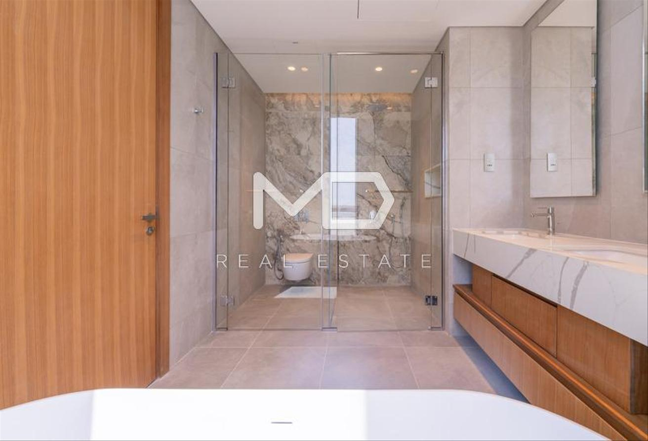Landscaped Corner Unit| Water View| Luxury Living - Marfaa Al Jubail, Jubail Island - MD-S-124929